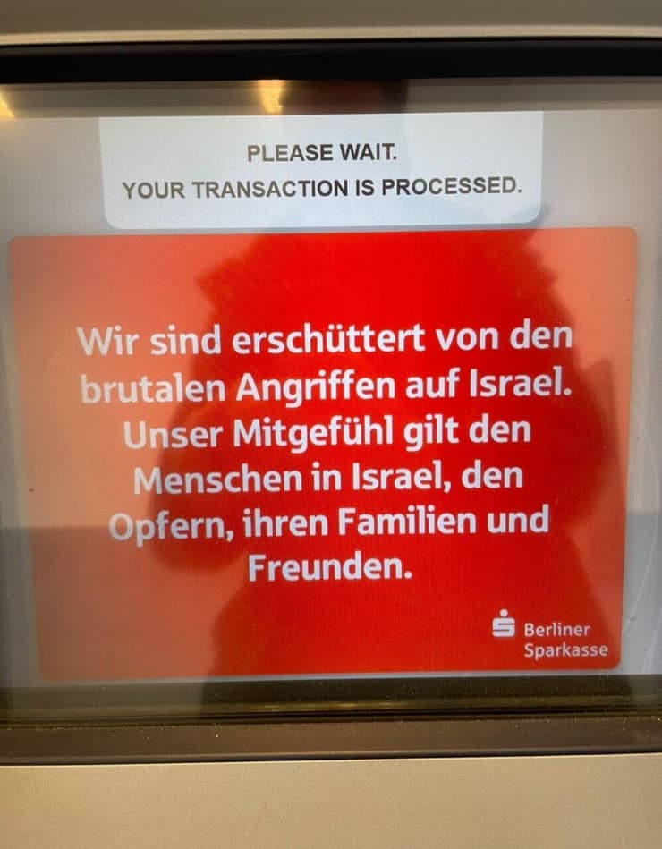 הודעה על מסכי הכספומט בברלין
