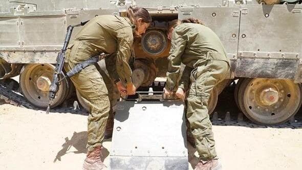 הטנקיסטיות של קרקל (צילום: דובר צהל) פלוגת פרא, הטנקיסטיות של גדוד קרקל