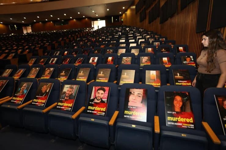 תמונות של 1000 חטופים נעדרים וחללים הוצגו באוניברסית תל אביב