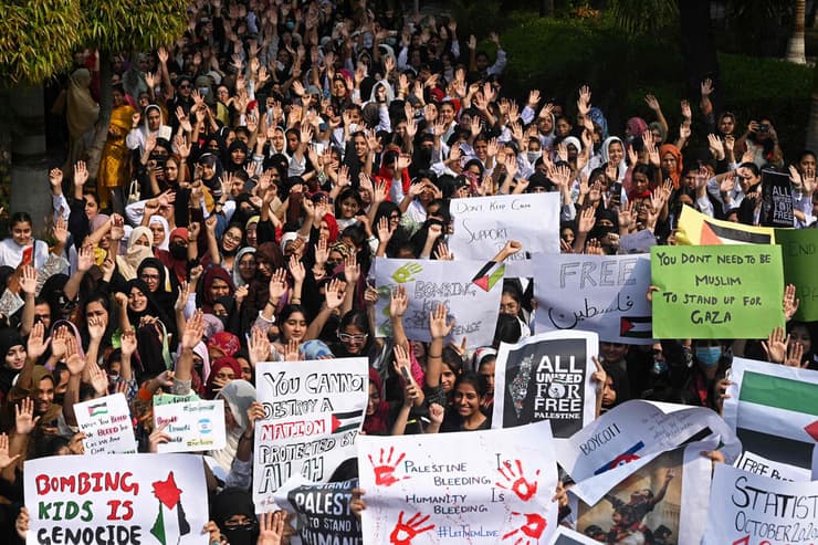 חרבות ברזל חמאס עזה פקיסטן לאהור מפגינים לאות תמיכה ב פלסטינים נגד ישראל
