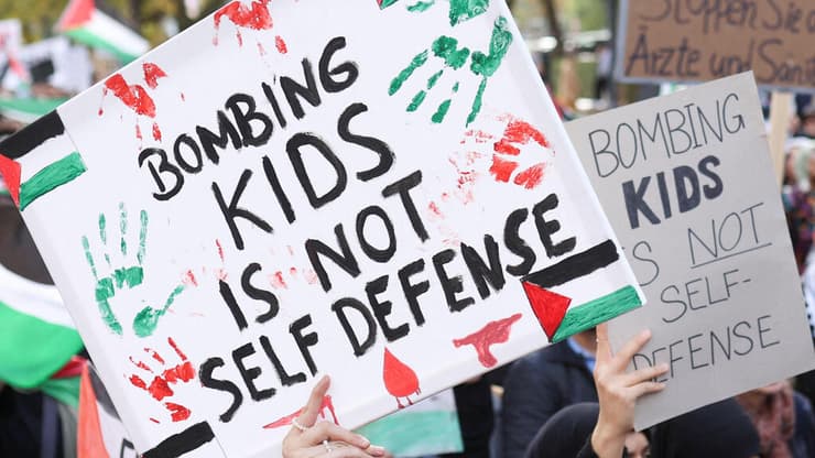 לונדון פרו פלסטינים הפגנות בעד עזה נגד ישראל 