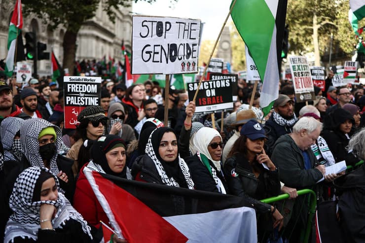 לונדון בריטניה הפגנות פרו פלסטינים תמיכה בעזה נגד ישראל מפגינים דגלי פלסטין הפגנה 
