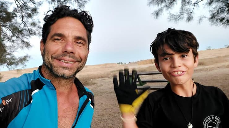 "תעזרו לי להציל את אבא משבי חמאס". עופר וארז קלדרון (באדיבות המשפחה) עופר וארז קלדרון