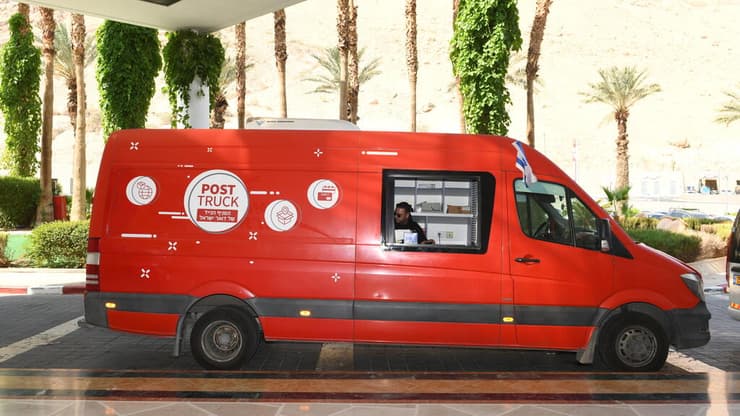 הסניף הנייד של דואר ישראל- Post Truck, באזור המלונות בים המלח