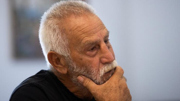 ״ענינו לו, ׳בוודאי שנחתום׳״. אליהו טהר (צילום: אלכס קולומויסקי) אלי טהר