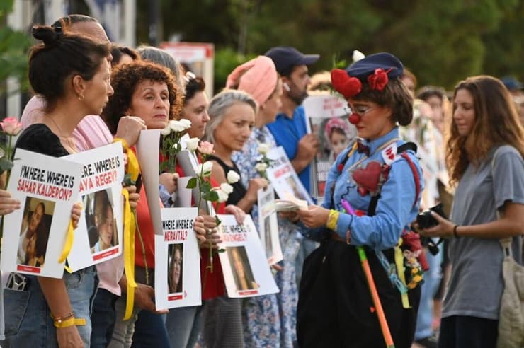 צעדת מחאה משפחות החטופים והנעדרים ברחוב קפלן, תל אביב