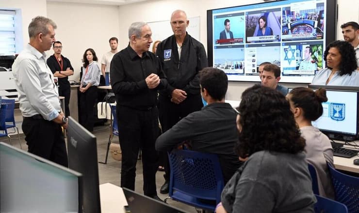 בנימין נתניהו בביקור במנהלת תקומה לשיקום עוטף ישראל בעקבות הטבח ב-7 באוקטובר