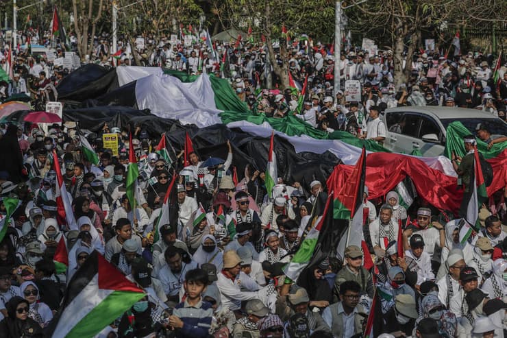 הפגנה פרו פלסטינית בג'קרטה  אינדונזיה 