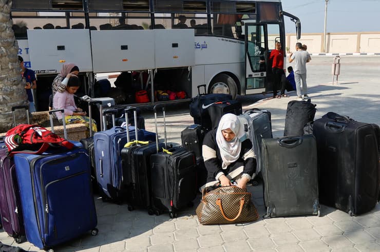 פלסטינים ממתינים לאישור יציאה מעזה,גבול רפיח עם מצרים