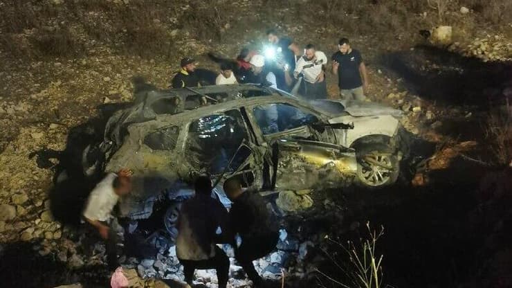 רכב שלטענת לבנון הותקף על ידי ישראל בדרום המדינה באזור עינאתא ובו נהרגו לכאורה שלושה ילדים וסבתם