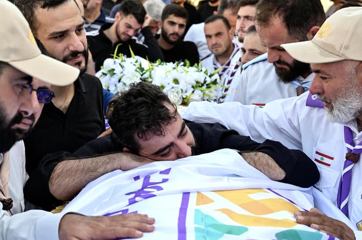 לבנון הלוויה מחמוד שור אביהן של שלוש הילדות שנהרגו בהפצצה לכאורה של צה"ל