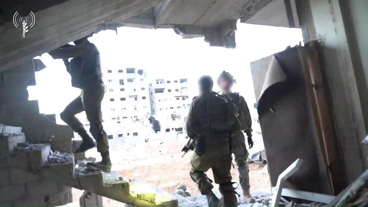 צילום: דובר צה"ל תיעוד: לוחמי צה״ל איתרו אתר לייצור ואחסון אמצעי לחימה של ארגון הטרור חמאס בתוך בניין מגורים