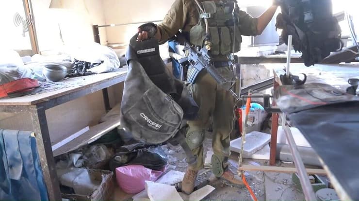 צילום: דובר צה"ל תיעוד: לוחמי צה״ל איתרו אתר לייצור ואחסון אמצעי לחימה של ארגון הטרור חמאס בתוך בניין מגורים