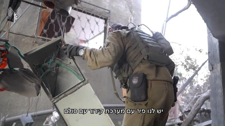 צילום: דובר צה"ל תיעוד: לוחמי צה״ל איתרו אתר לייצור ואחסון אמצעי לחימה של ארגון הטרור חמאס בתוך בניין מגורים