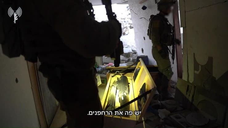 צילום: דובר צה"ל תיעוד: לוחמי צה״ל איתרו אתר לייצור ואחסון אמצעי לחימה של ארגון הטרור חמאס בתוך בניין מגורים