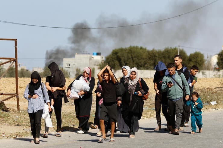 פלסטינים עוזרים את צפון הרצועה דרומה