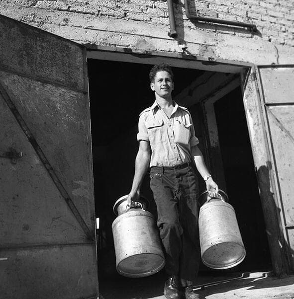 אורי מרינוב נחל עוז 1956 