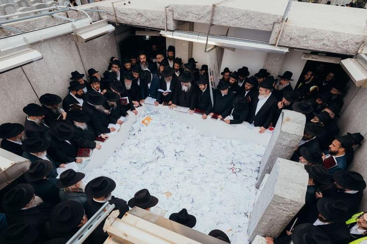 יותר מ-6,500 רבני חב"ד מהעולם התפללו למען עם ישראל בכנס השנתי בניו יורק