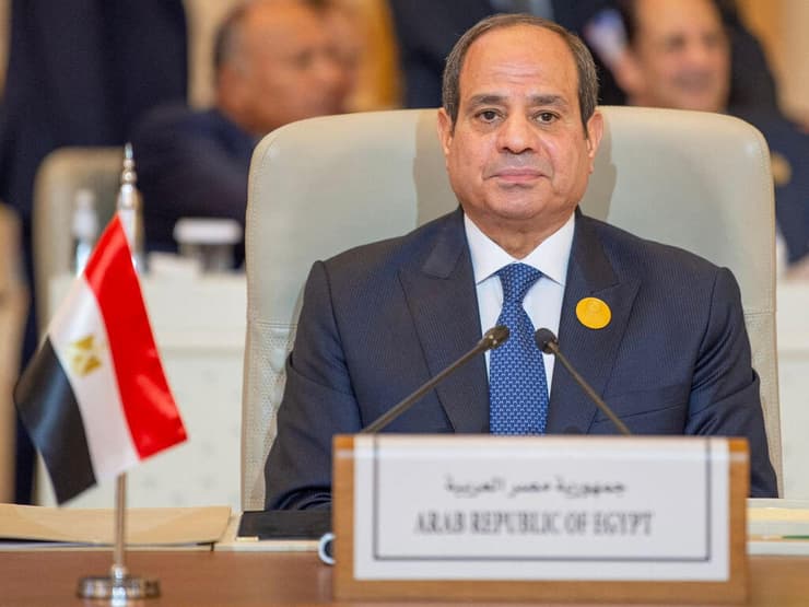 נשיא מצרים עבד אל-פתאח א-סיסי מגיע לפסגה הערבית-אסלאמית בסעודיה