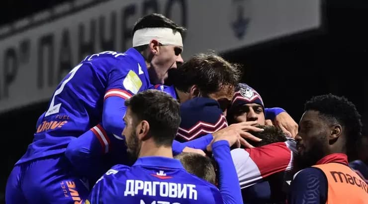 שחקני הכוכב האדום חוגגים (האתר הרשמי של הכוכב האדום) שחקני הכוכב האדום חוגגים