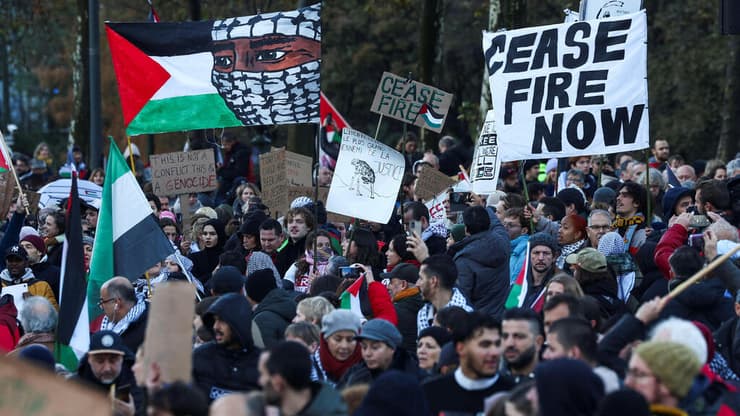 בבריסל, בלגיה הפגנה פרו פלסטינית נגד ישראל חרבות ברזל