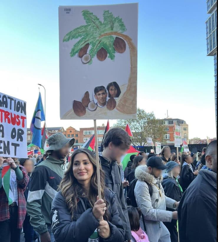 בריטניה הפגנה פרו פלסטינית שלט גזעני נגד רישי סונאק ו סואלה ברוורמן