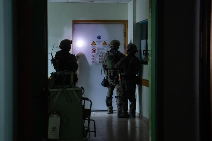תיעוד מאיתור אמצעי לחימה ואמצעים טכנולוגיים על ידי כוחות אוגדה 36 ויחידת שלדג במרחב בית החולים שיפאא'
