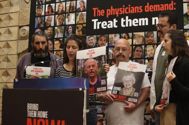 מסיבת עיתונאים של הרופאות והרופאים מטעם מטה המשפחות להחזרת החטופים והנעדרים