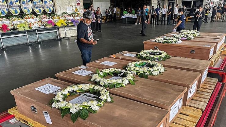 ארונות הנרצחים בנמל התעופה בבנגקוק