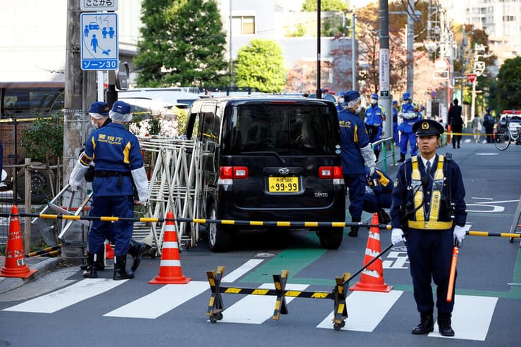 הרכב שהתנגש במחסום ליד שגרירות ישראל בטוקיו