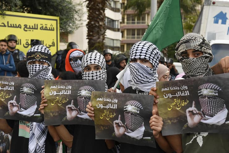 הפגנות תמיכה בפלסטינים בביירות, לבנון ( צילום: EPA /WAEL HAMZEH) הפגנות תמיכה בפלסטינים בביירות, לבנון