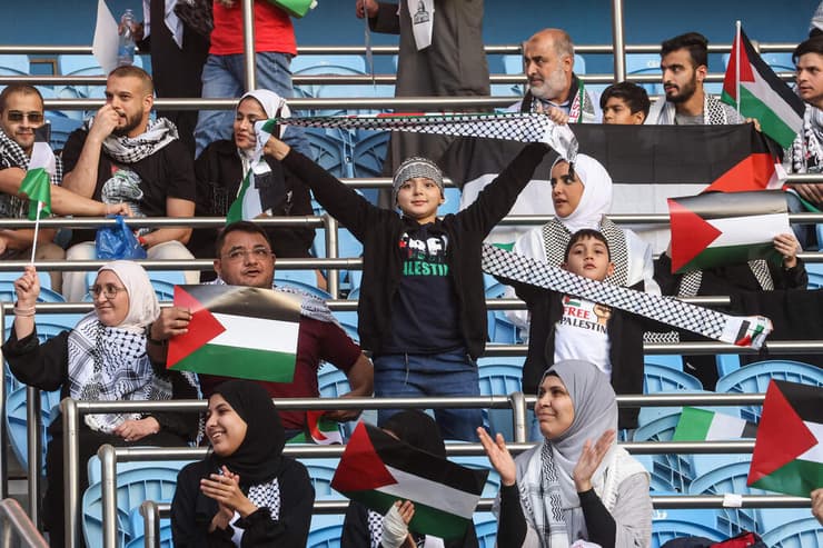 אוהדי פלסטין במשחק "הביתי" של נבחרתם בכוויית