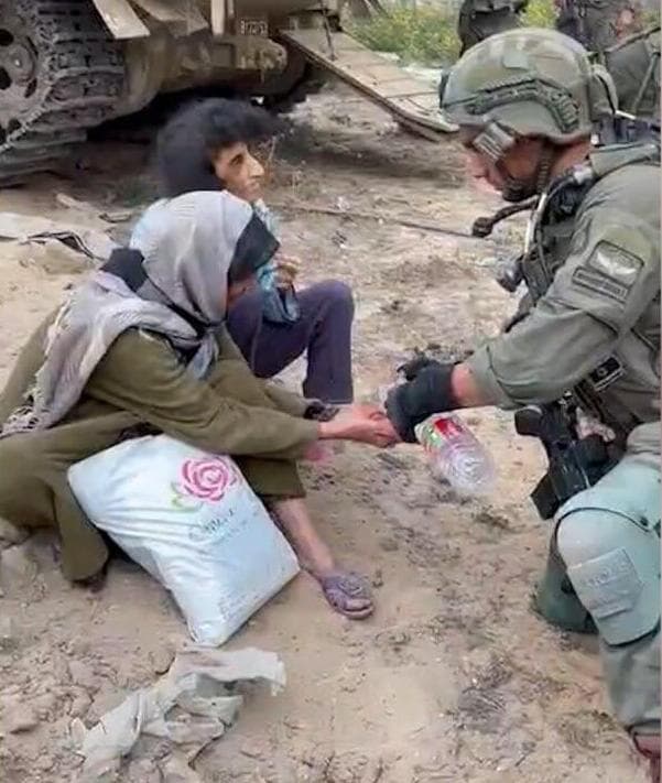 לוחמים חילצו קשישה פלסטינית ואת בתה