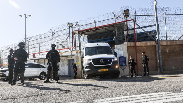 האסירים הביטחוניים יוצאים מכלא דמון