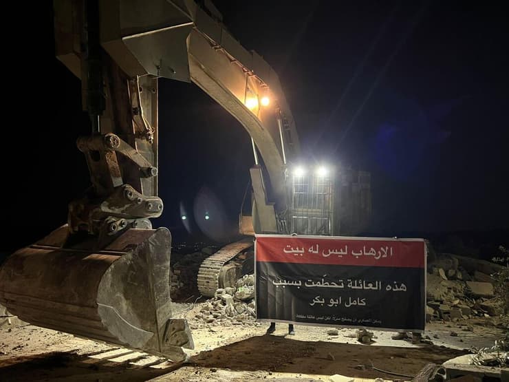 תיעוד: כוחות הביטחון הורסים את בית המחבל כאמל אבו בכר שרצח את חן אמיר בפיגוע בתל אביב