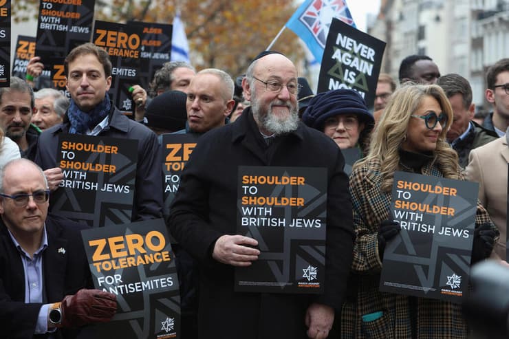 בריטניה לונדון הפגנה נגד אנטישמיות הרב אפרים מירוויס