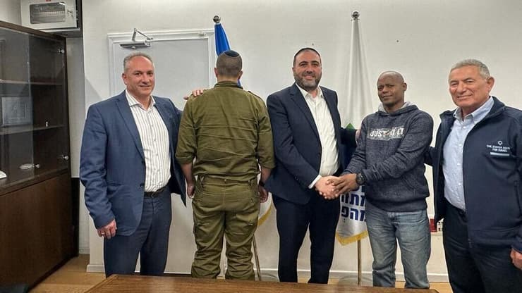 שר הפנים משה ארבל העניק תושבות ישראלית למולוגטה צגאי