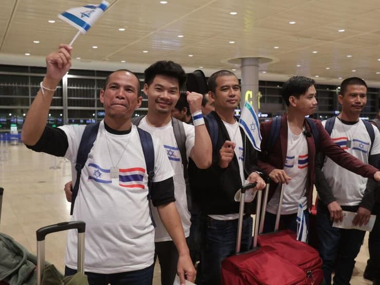 התאילנדים ששוחררו משבי חמאס בנתב"ג בדרכם חזרה לתאילנד