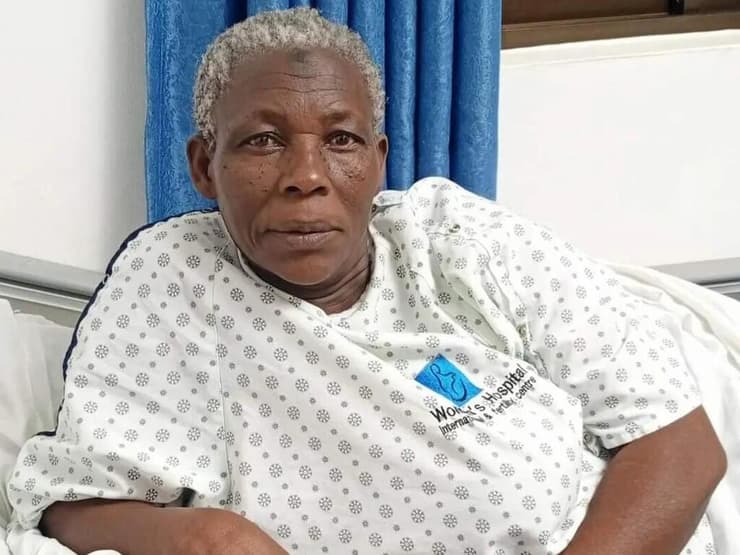 סַפינָה נמוקוואיה אישה בת 70 ילדה תאומים אוגנדה הפריה חוץ-גופית