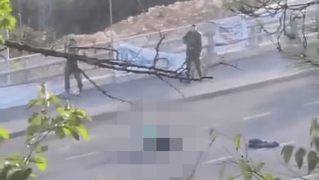 האזרח שניטרל את המחבל בפיגוע בירושלים נורה על ידי חיילים