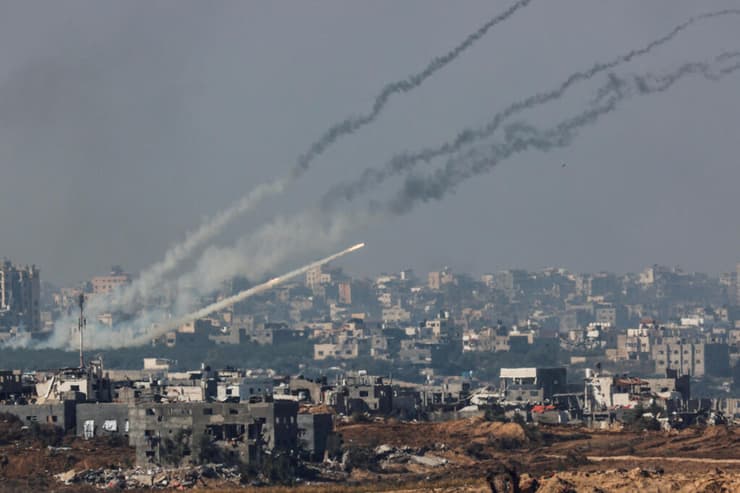 "המסקנה היא אסור שיהיו צבאות טרור על הגדר". ירי רקטות מעזה (צילום: רויטרס / Amir Cohen) ירי רקטות מעזה