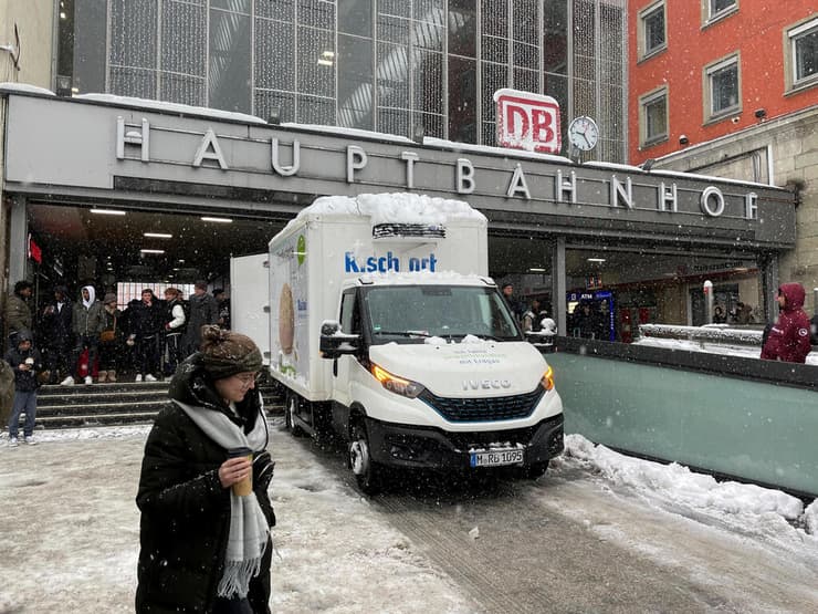 אירופה סופת שלגים גרמניה תחנת הרכבות המרכזית ב מינכן