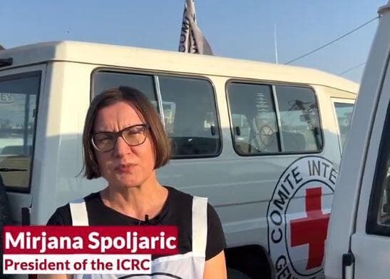 נשיאת הצלב האדום מיריאנה ספולאריץ