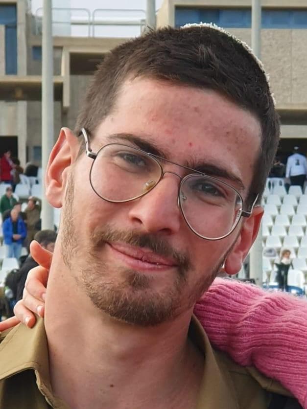 -סרן איתן פיש (Eitan Fisch), בן 23, מהיישוב פדואל, קצין שריון לוחם בגדוד 53, עוצבת ׳ברק׳  (188), נפל בקרב ברצועת עזה