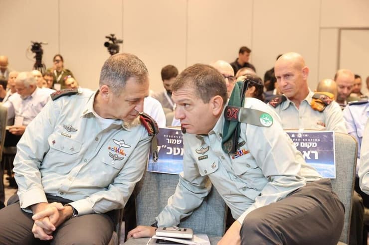 אלוף אהרון חליוה עם הרמטכ"ל הקודם, אביב כוכבי