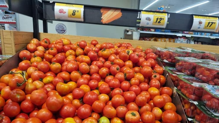 עגבניות בסופר