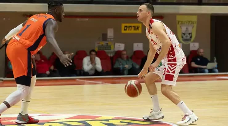 רועי הובר מול ראלי אולקינס (גיל נוימן) רועי הובר מול ראלי אולקינס