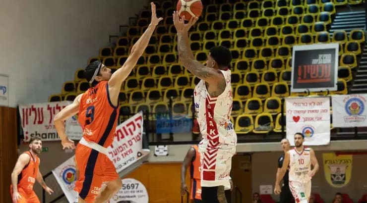 ג'יימס פלדין מול איתי שגב (גיל נוימן) ג'יימס פלדין מול איתי שגב