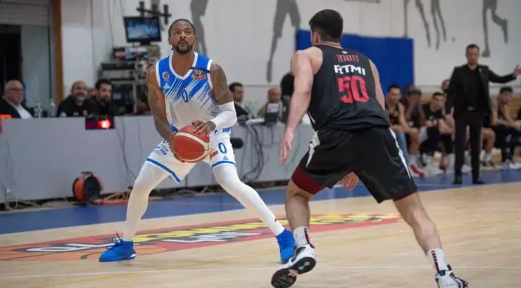 אלכס המילטון מול יובל זוסמן (רועי כפיר) אלכס המילטון מול יובל זוסמן