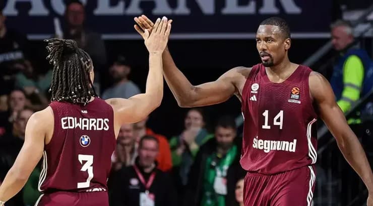 סרג' איבקה וקארסן אדוארדס (הטוויטר של באיירן מינכן) סרג' איבקה וקארסן אדוארדס